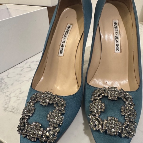 Manolo Blahnik Satin Hangisi - Picture 3 of 7